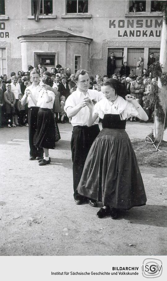 Maibaumwerfen in Radibor