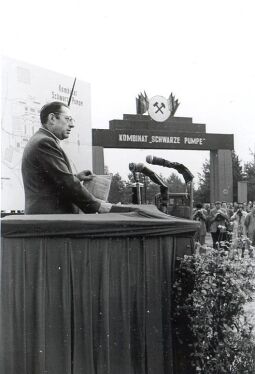 Bild: Grundsteinlegung in Hoyerswerda