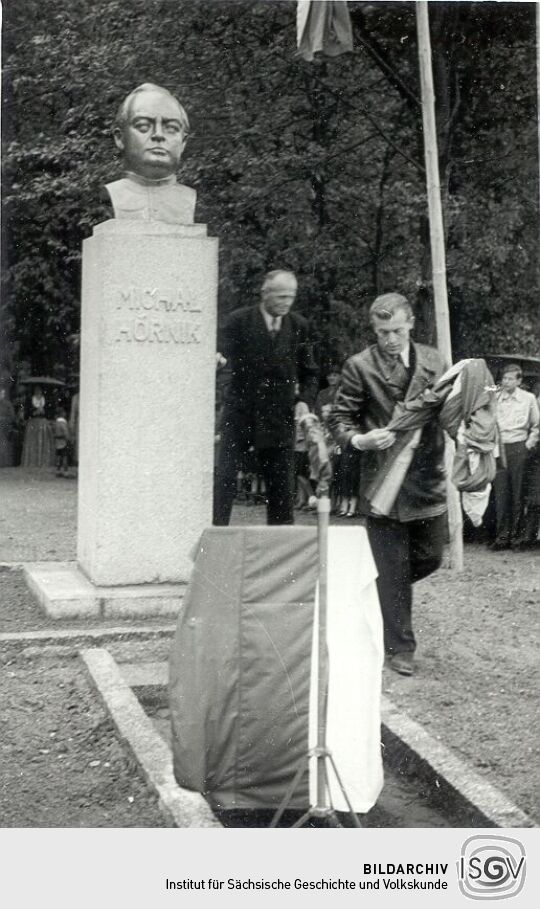 Denkmalenthüllung in Räckelwitz