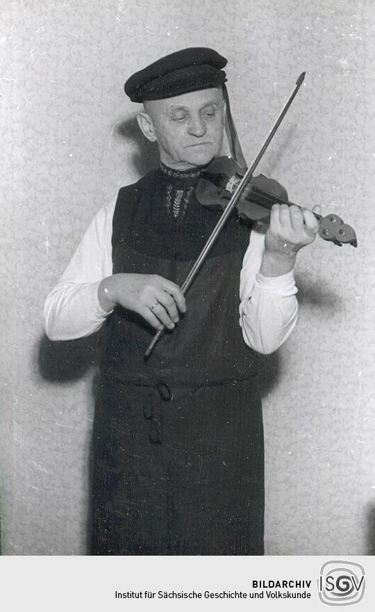 Geiger des Sorbischen Nationalensembles Bautzen