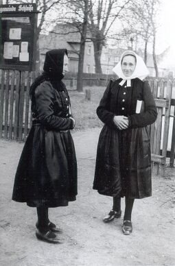 Bild: Frauen in Schleifer Tracht