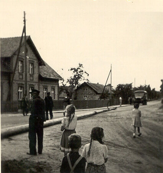 Aufstellen des Maibaumes in Halbendorf