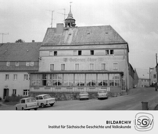 Ansicht des Marktplatzes in Lauenstein mit Falknerbrunnen