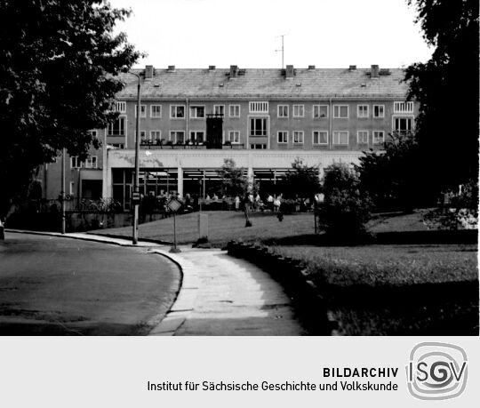 Kaufhalle und Mietshaus in Radeberg