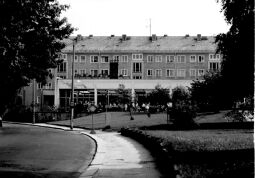 Bild: Kaufhalle und Mietshaus in Radeberg