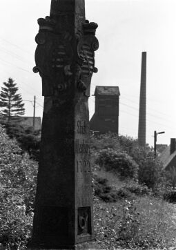 Bild: Postsäule in Altenberg