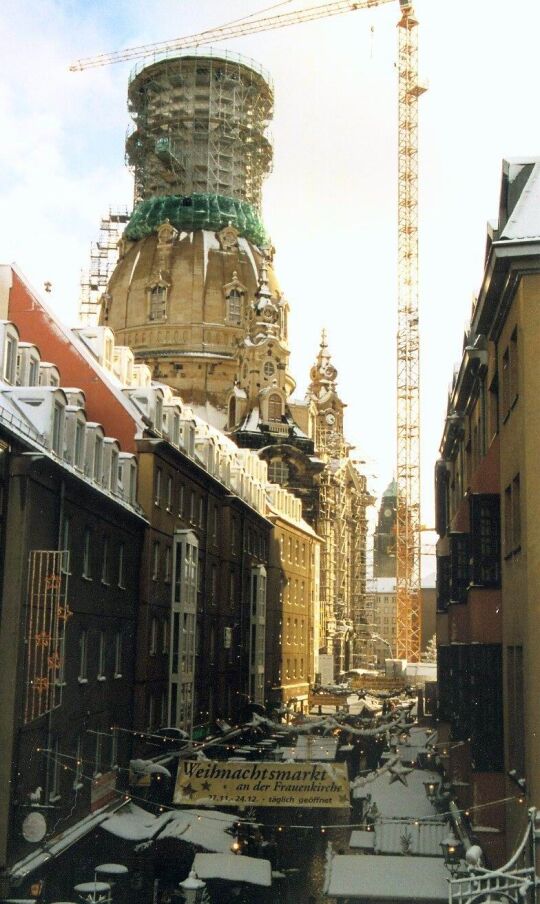 Blick durch die Münzgasse zur Dresdner Frauenkirche