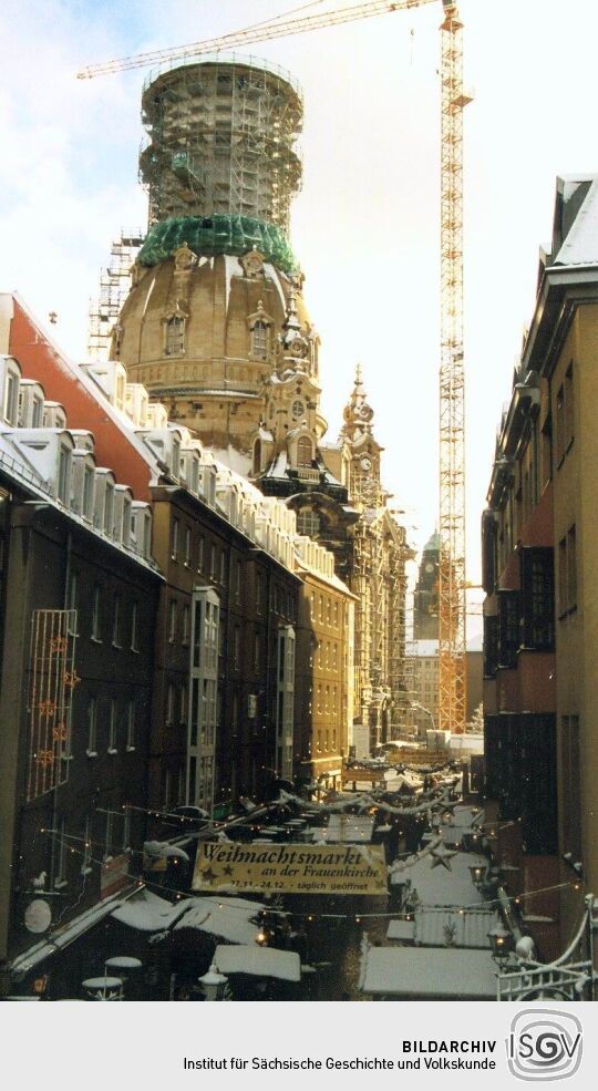 Blick durch die Münzgasse zur Dresdner Frauenkirche