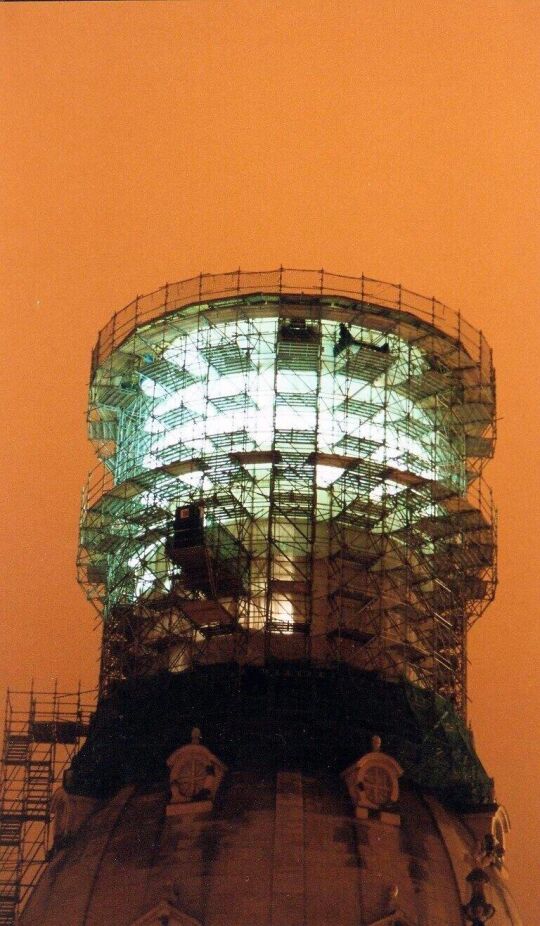 Dresdner Frauenkirche bei Nacht und Nebel