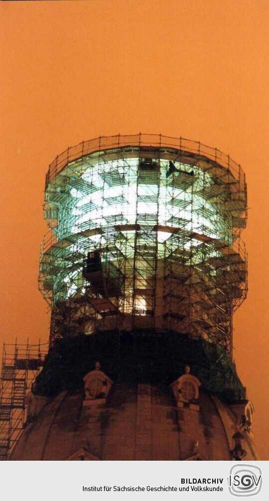 Dresdner Frauenkirche bei Nacht und Nebel