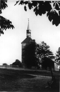Turmseite der Kirche in Börnersdorf