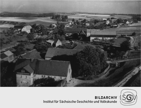 Blick vom Kirchturm auf das Unterdorf von Börnersdorf