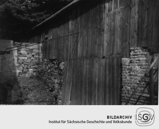 Seitenansicht - Hofseite des Sägegatters der Kloschwitzer Mühle