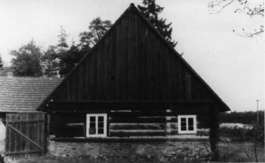 Ostgiebel eines Wohnhauses mit Stall und Nutzungsgebäuden in Mühlrose