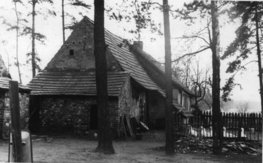 Nordgiebel eines Wohnhaus mit Stall und Nutzungsgebäuden in Mühlrose