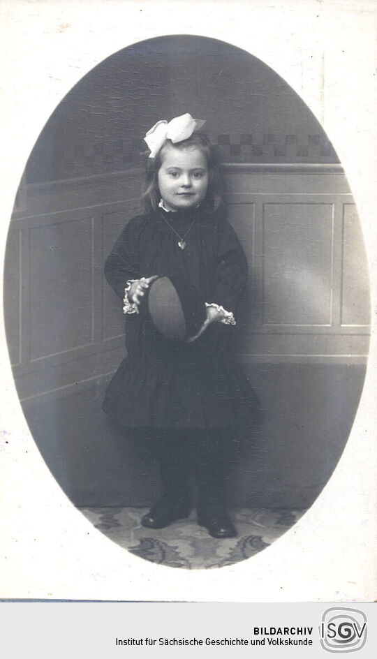 Bild eines Mädchens mit Ball