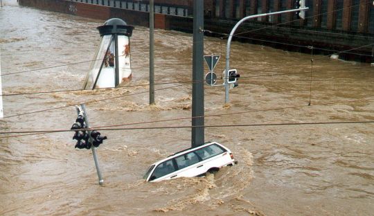 Hochwasser der Weißeritz in der Dresdner Innenstadt