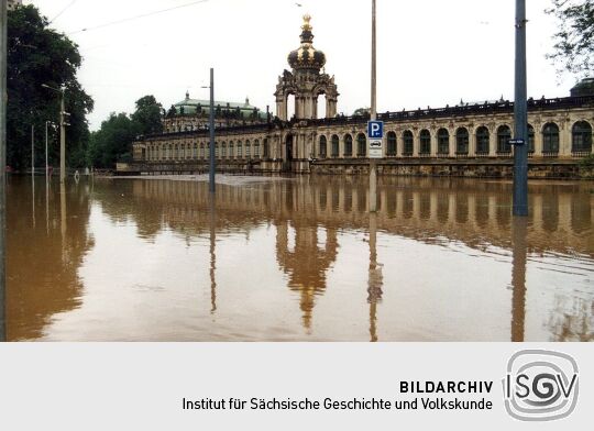 Hochwasser der Weißeritz in der Dresdner Innenstadt