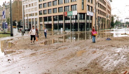 Hochwasser der Weißeritz in der Dresdner Innenstadt