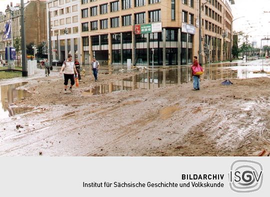 Hochwasser der Weißeritz in der Dresdner Innenstadt