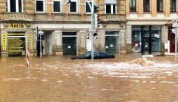 Bild: Hochwasser der Weißeritz in der Dresdner Innenstadt