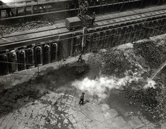Arbeiter in einer Kokerei in Zwickau
