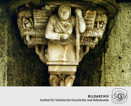 Skulptur am Altenberger Rathaus