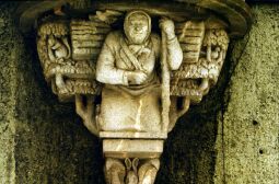 Bild: Skulptur am Altenberger Rathaus