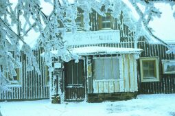 Bild: Eingang zur Gaststätte "Cafe Hochmoor" in Georgenfeld