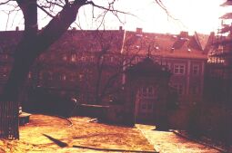 Bild: ehem. Friedhof in Meißen am Tuchmachertor hinter der Frauenkirche