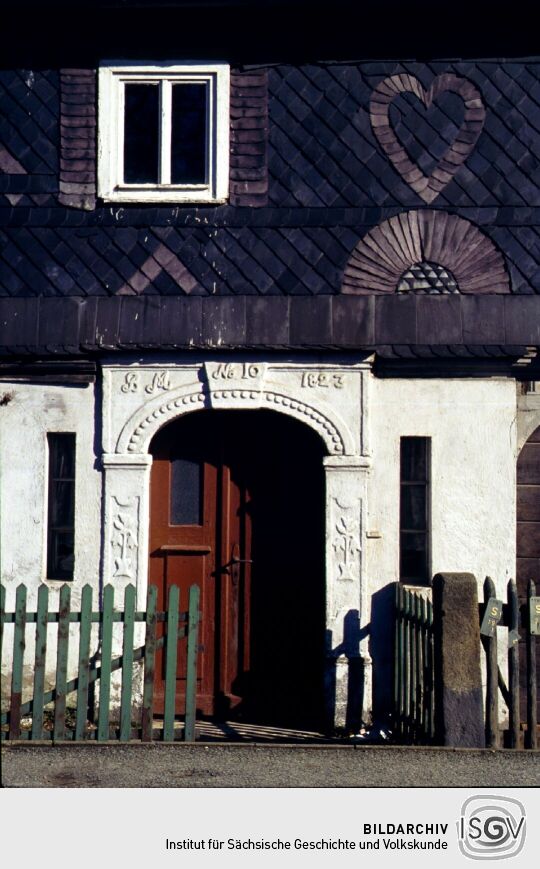 Wohnhaus mit schönem Türstock