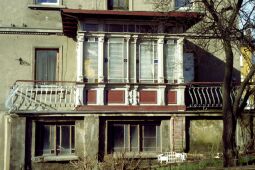 Bild: Wohnhaus  mit  Anbau