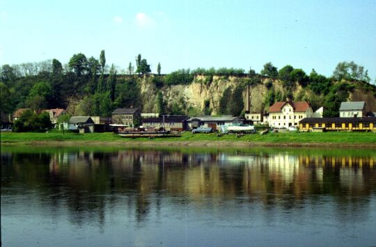 Alter Steinbruch an der Elbe