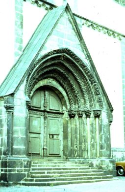 Bild: Westportal der Peterskirche