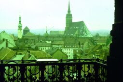 Bild: Blick vom Reichenturm zum Rathaus und zur Kirche von Bautzen