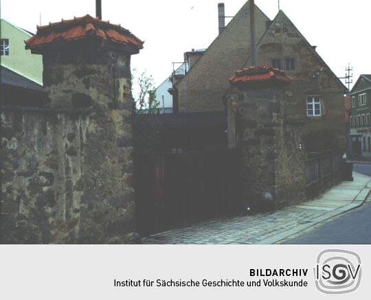 Grundstückseinfahrt in der Größröhrsdorfer Straße in Pulsnitz