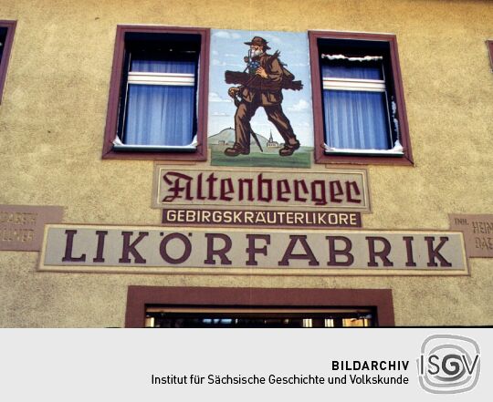 Hausinschrift an der Altenberger Likörfabrik
