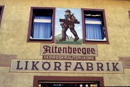Bild: Hausinschrift an der Altenberger Likörfabrik