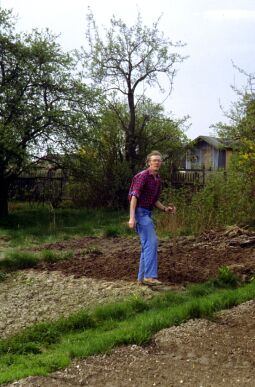 Bild: Freizeitgärntner beim Umgraben in Seifersdorf