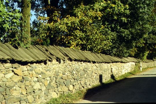 Steinmauer in Sachsgrün