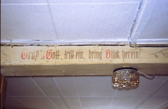 Spruch in einem Treppenhaus in Lauter