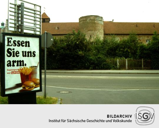 Reklameschild am Straßenrand