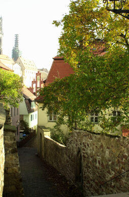 Bild: Rote Stufen in Meissen - abwärts von Freiheit