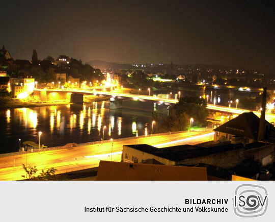 Meißen bei Nacht: Blick zu Elbbrücke von der Burg (Amtsgerichtshof)