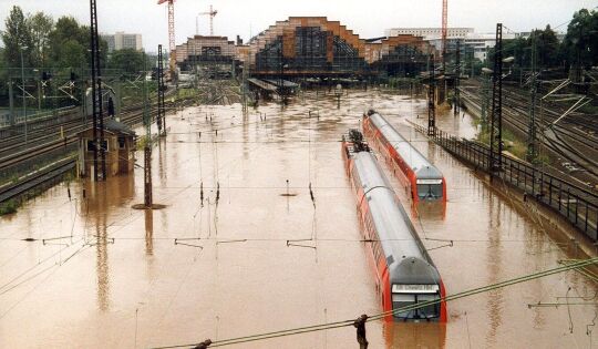 Dresdner Hauptbahnhof während des Weißeritz-Hochwassers