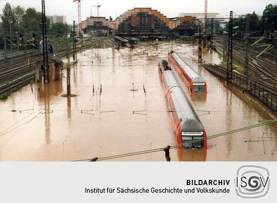 Dresdner Hauptbahnhof während des Weißeritz-Hochwassers