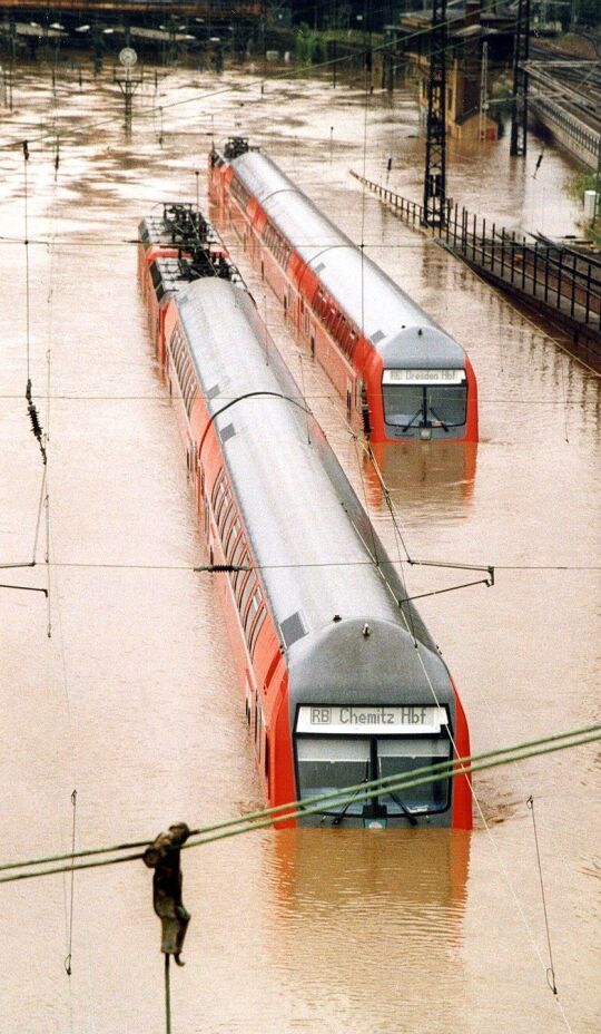 Dresdner Hauptbahnhof während des Weißeritz-Hochwassers