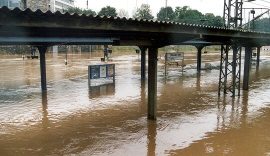 Dresdner Hauptbahnhof während des Weißeritz-Hochwassers