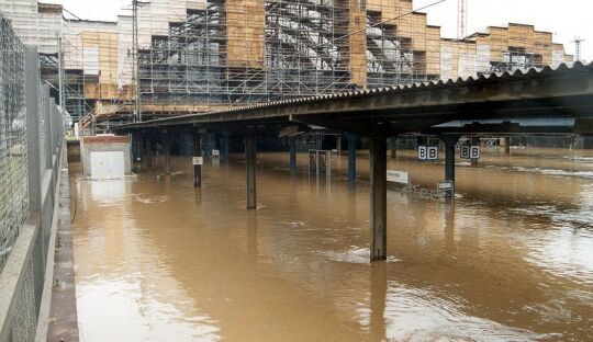 Dresdner Hauptbahnhof während des Weißeritz-Hochwassers