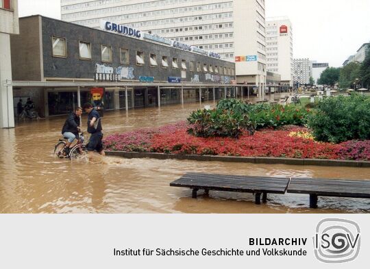 Hochwasser der Weißeritz in der Dresdner Innenstadt